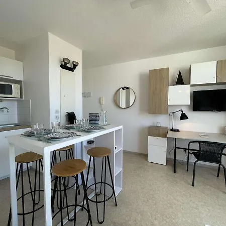 2 Pieces, Piscine, Balcon, Parking, Proche - La Rochelle - Fr-1-246-529 Apartment *