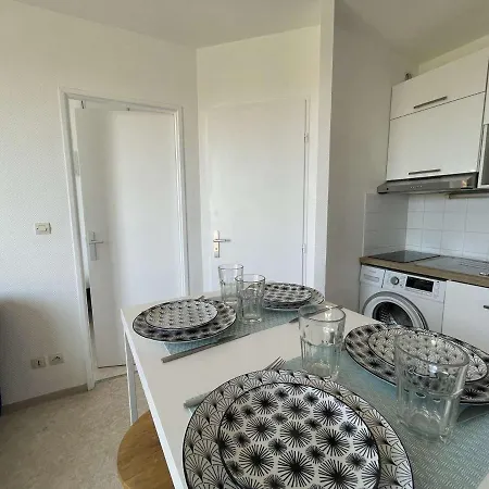 2 Pieces, Piscine, Balcon, Parking, Proche - La Rochelle - Fr-1-246-529 Apartment *