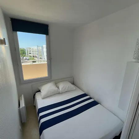 2 Pieces, Piscine, Balcon, Parking, Proche - - Fr-1-246-529 * لا روشيل