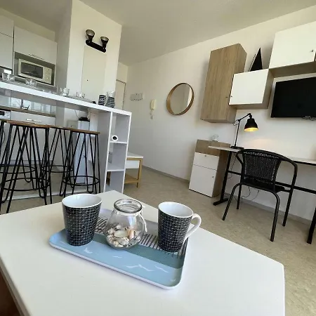2 Pieces, Piscine, Balcon, Parking, Proche - - Fr-1-246-529 لا روشيل