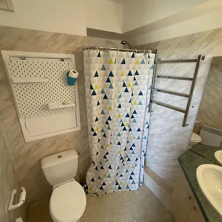 2 Pieces, Piscine, Balcon, Parking, Proche - - Fr-1-246-529